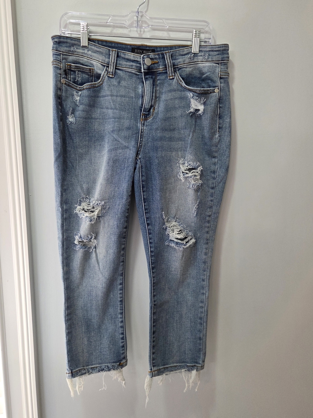 Judy Blue Distressed Capri Fit Jeans 9/29